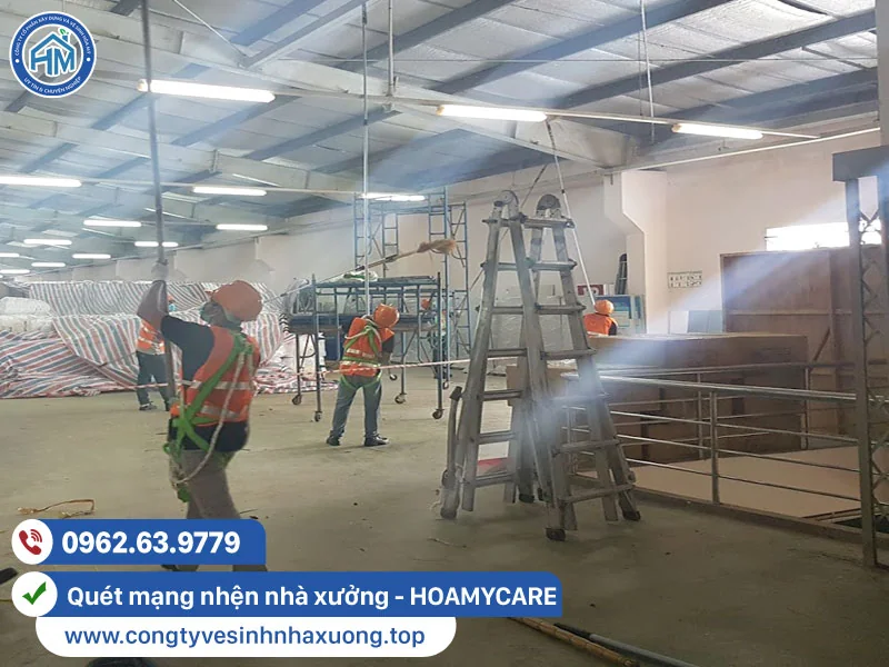Vệ sinh trần kho chứa hàng nhà xưởng