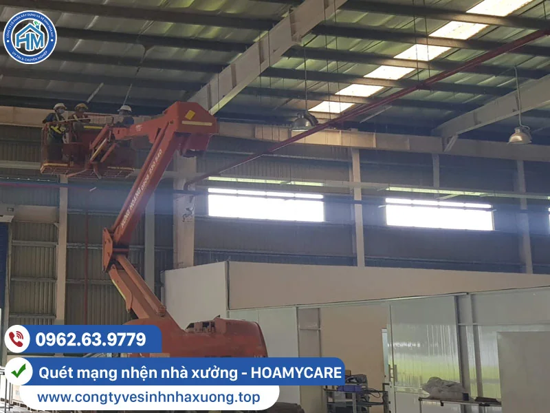 Bụi từ không gian nhà xưởng và nhà kho