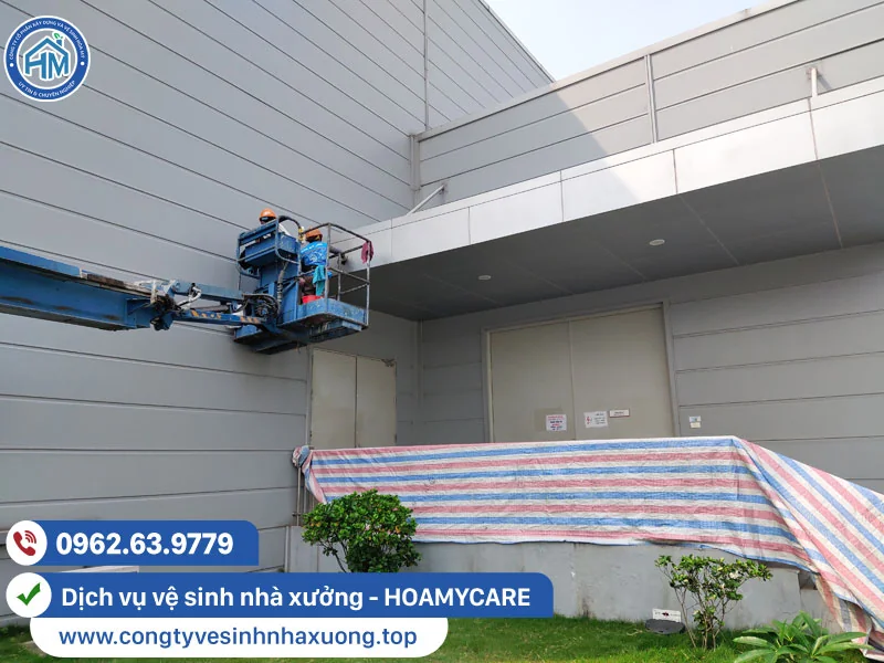 Vệ sinh các vị trí xung quanh nhà xưởng
