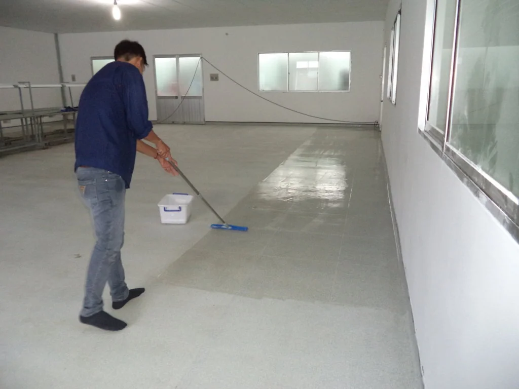 Quy trình phủ bóng sàn vinyl của  HOAMYCARE