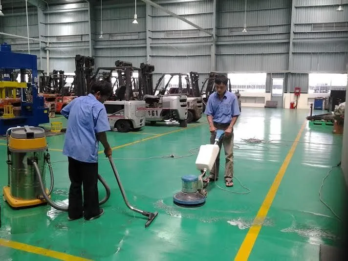 Các loại dụng cụ vệ sinh sàn nhà xưởng cần thiết nhất