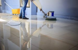 Quy trình phủ bóng sàn vinyl của HOAMYCARE