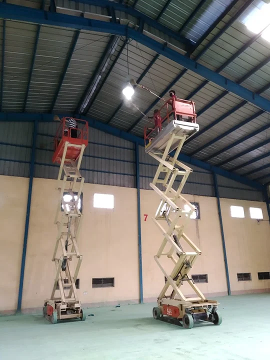 Vệ Sinh Trần Nhà Xưởng, Quét Mạng Nhện Nhà Xưởng, Vệ Sinh Đường Ống, Vệ Sinh Máng Điện - Dịch Vụ Của HOAMYCARE